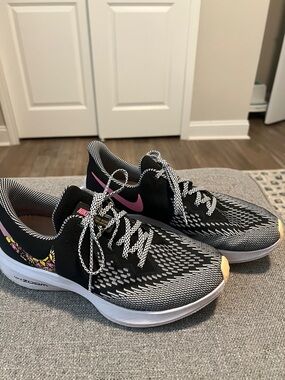 Nike Zoom Women’s Black and Pink Patterned Running Shoes Size 9M